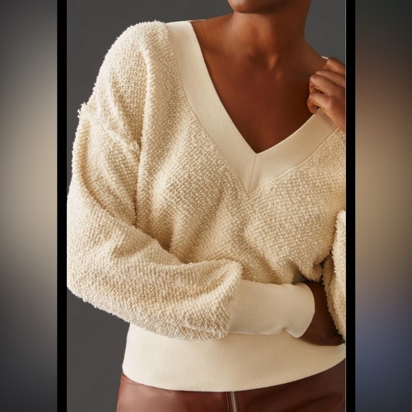 T.La Tops - ANTHROPOLOGIE TlA  creme LONG SLEEVE V-NECK ZURI SWEATSHIRT Small